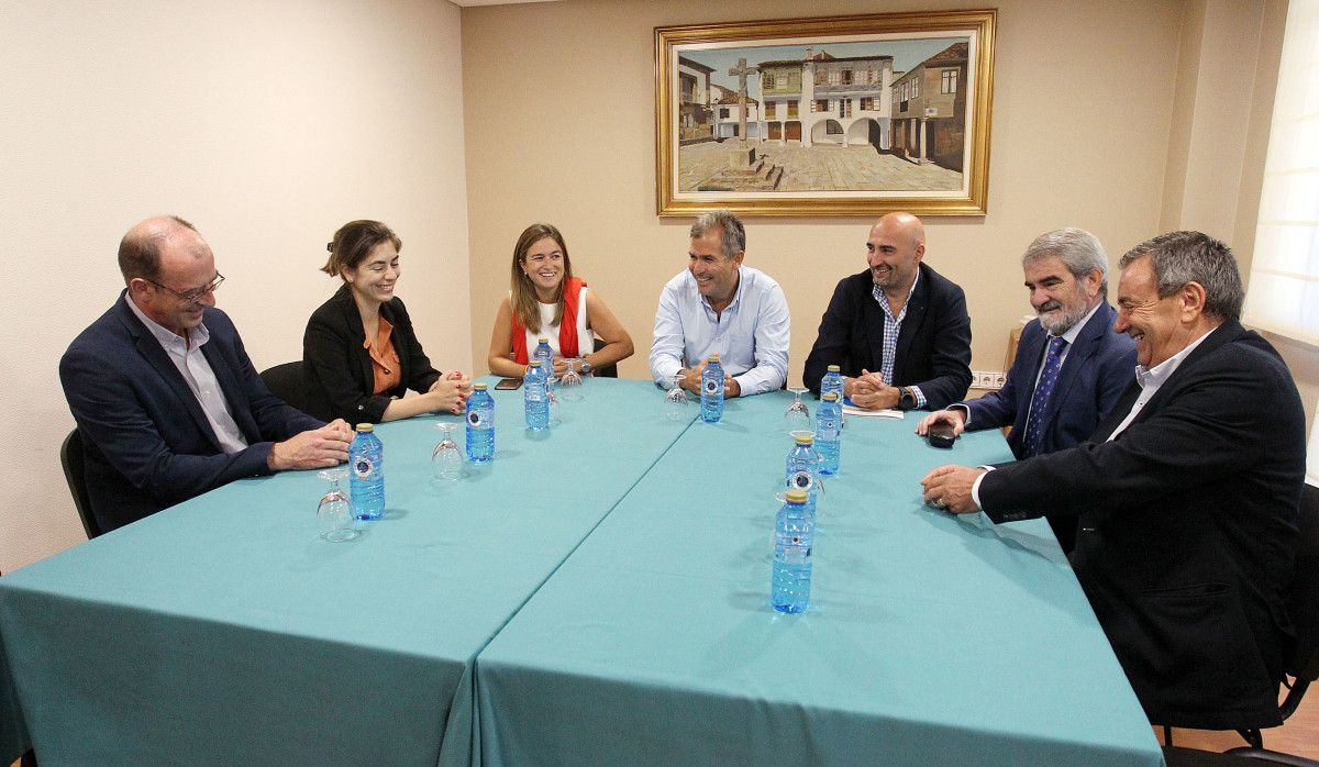 Rafa Domínguez con miembros de la Plataforma Pro Industria
