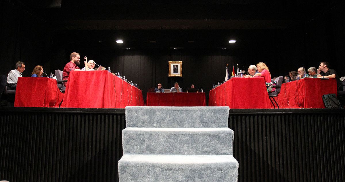 Pleno municipal en el Teatro Principal de Pontevedra