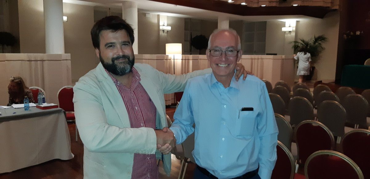 Regueiro e Olmedo saúdanse tras coñecerse o resultado das votacións do Casino