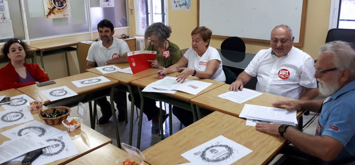 Representantes das seccións de xubilados de CC.OO e UXT