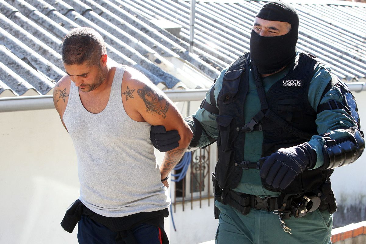 Macro redada de la Guardia Civil en O Vao de Abaixo