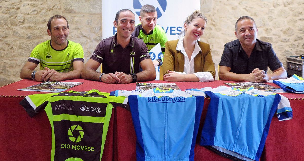 Marga Caldas recibiu a Paco Albar e a Guillermo Sande en Casal de Ferreirós