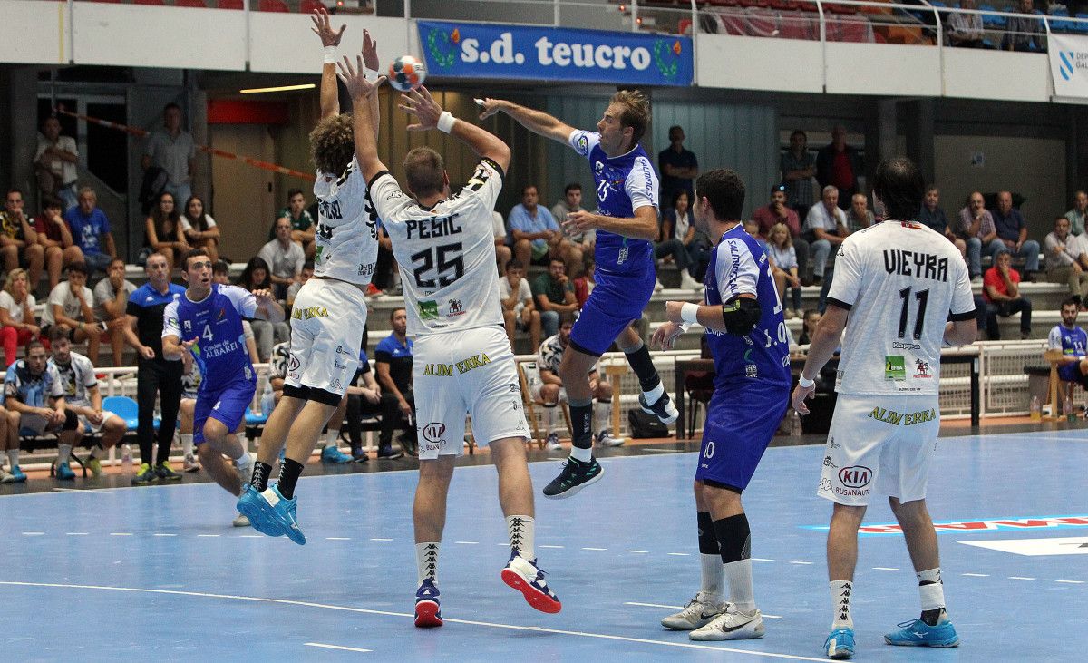Partido entre Teucro y Ademar León en el Municipal