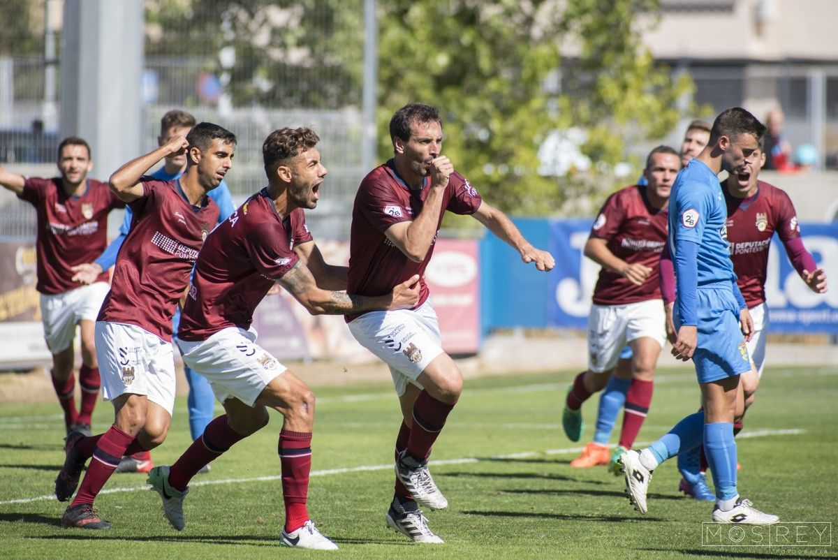 Arruabarrena celebra o segundo gol do Pontevedra en Fuenlabrada
