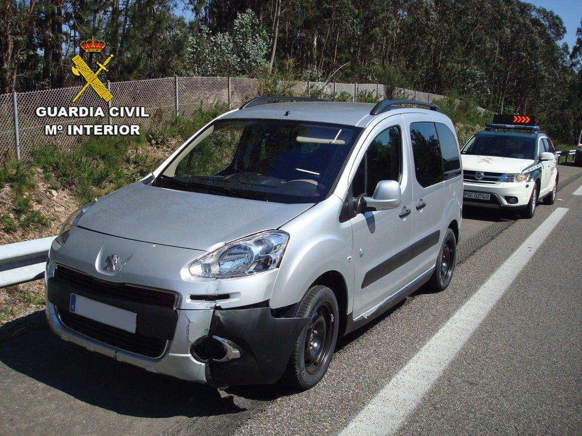 Furgoneta recuperada por la Guardia Civil tras ser robada en una nave de Citroën