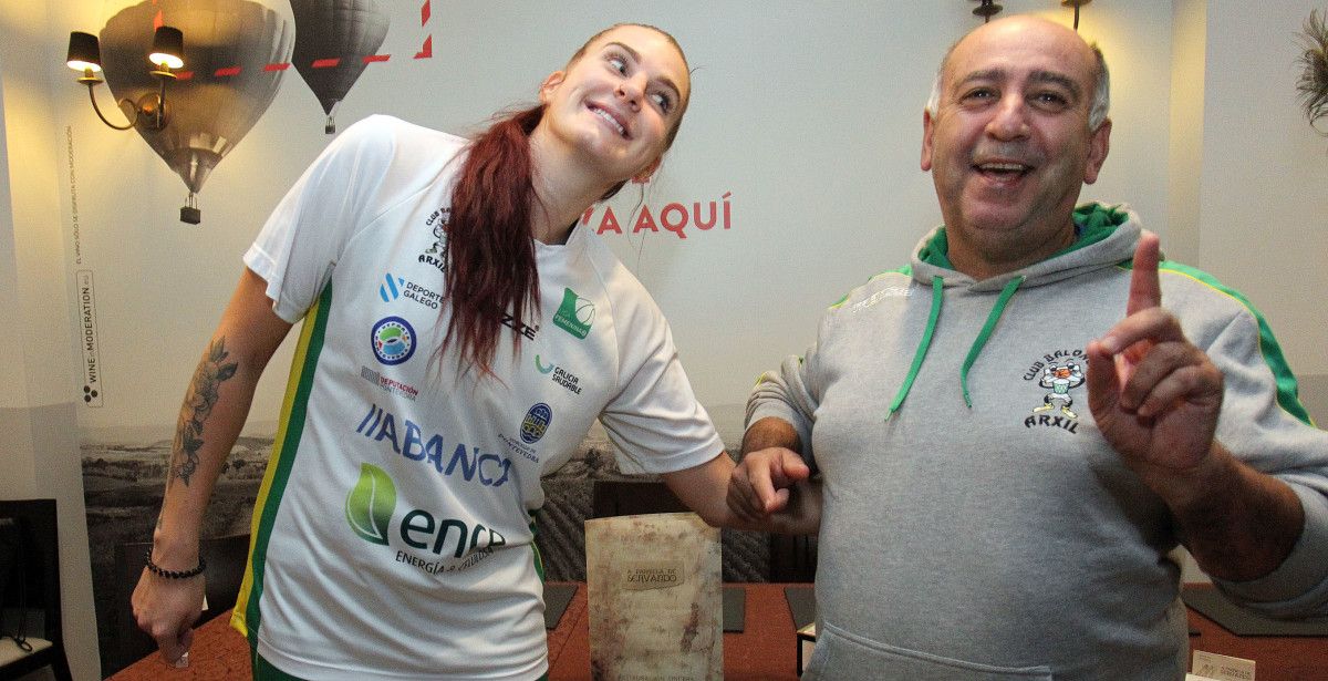 A nova xogadora do Arxil, Cassie Oursler con Lino Vázquez