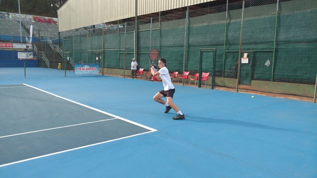 Uno de los participantes en el ITF durante los partidos de cuartos