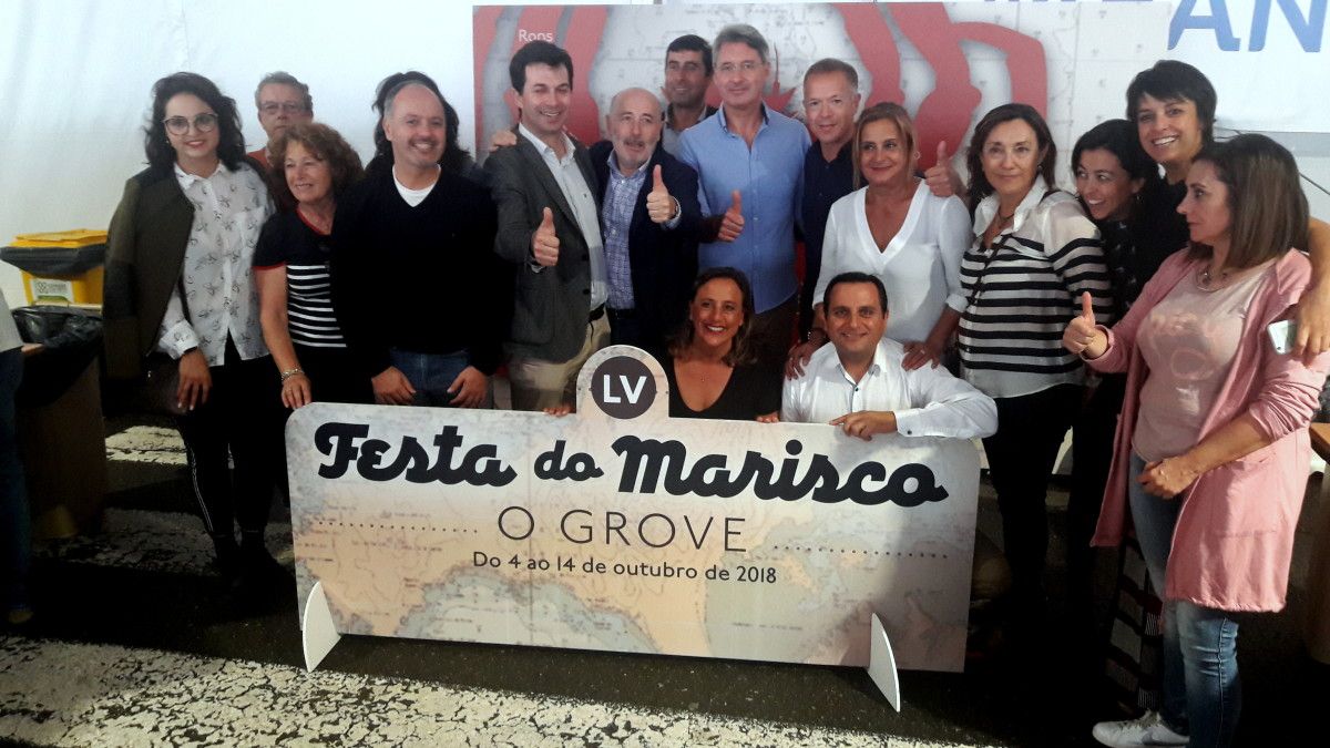 El delegado del Gobierno, Javier Losada, entre Gonzalo Caballero y el alcalde de O Grove, José Antonio Cacabelos