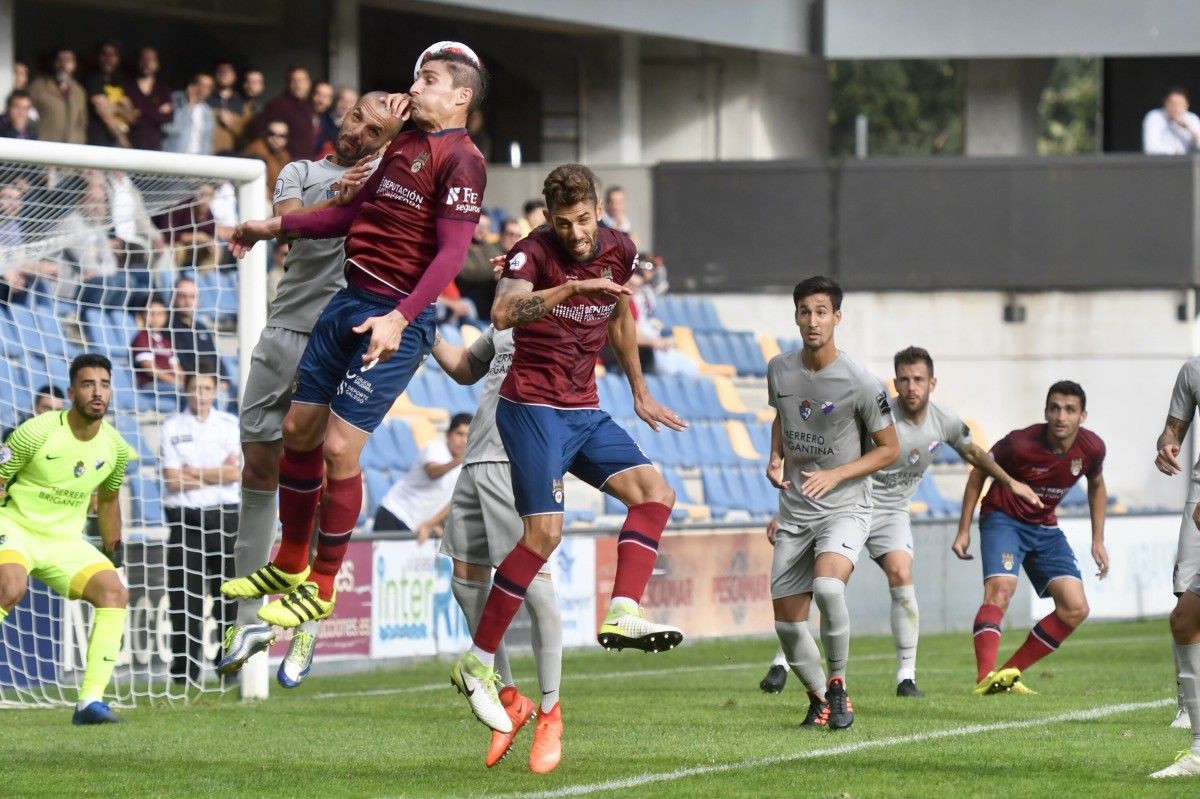 Partido entre Pontevedra e Ponferradina en Pasarón