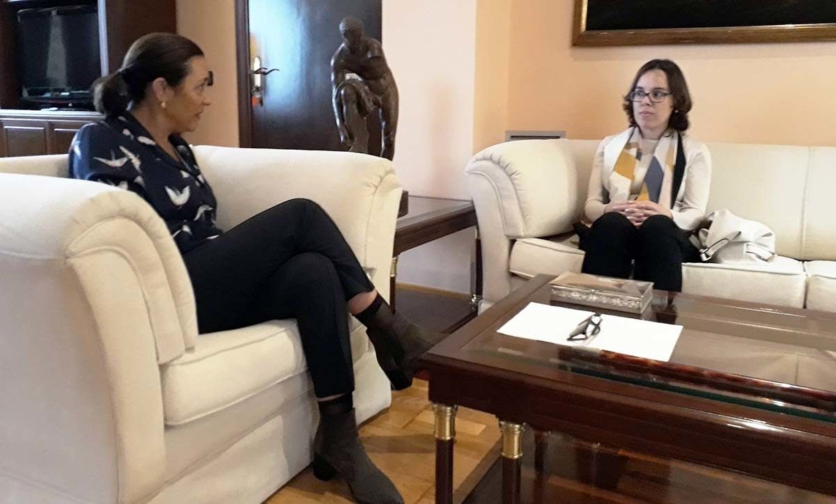 Maica Larriba junto a Paula Yubero, nueva jefa provincial de Tráfico