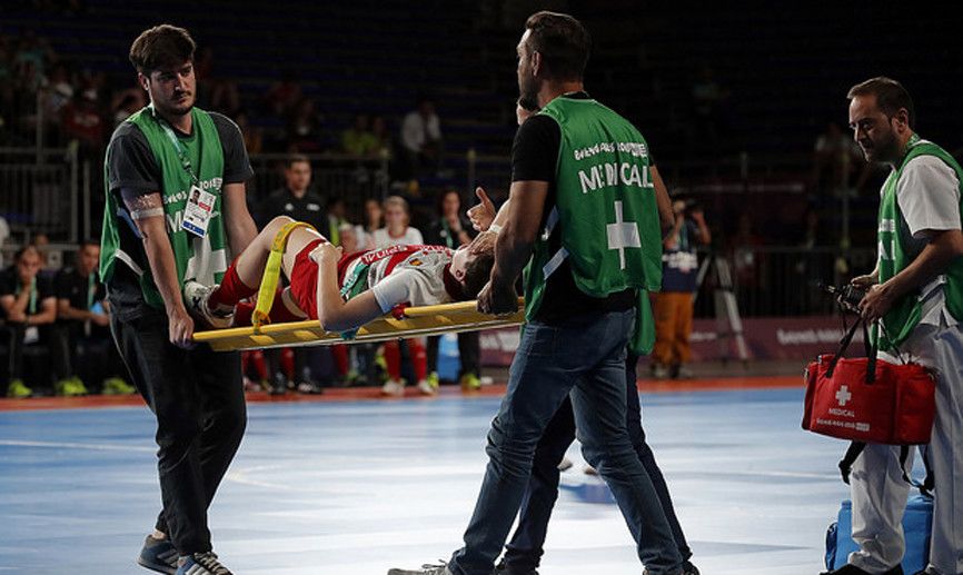 Antía Pérez é retirada en padiola tras lesionarse nos Xogos Olímpicos da Mocidade