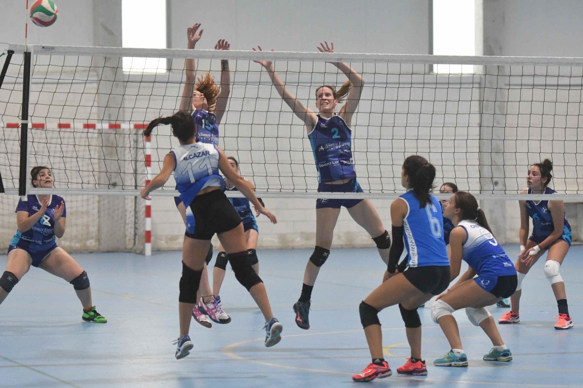 Partido entre o Club Voleibol Pontevedra e o Calasancias