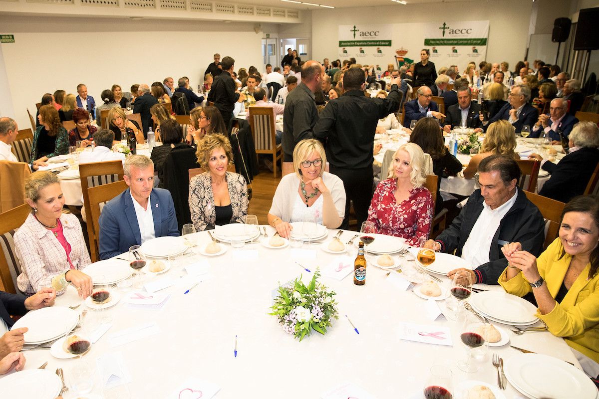 Cena benéfica contra el cáncer en Sanxenxo a la que asistió el rey emérito, Juan Carlos I