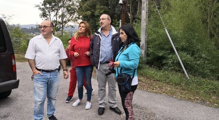 María Rey coa directiva da Asociación de Veciños Santo Paio de San Pedro de Campañó