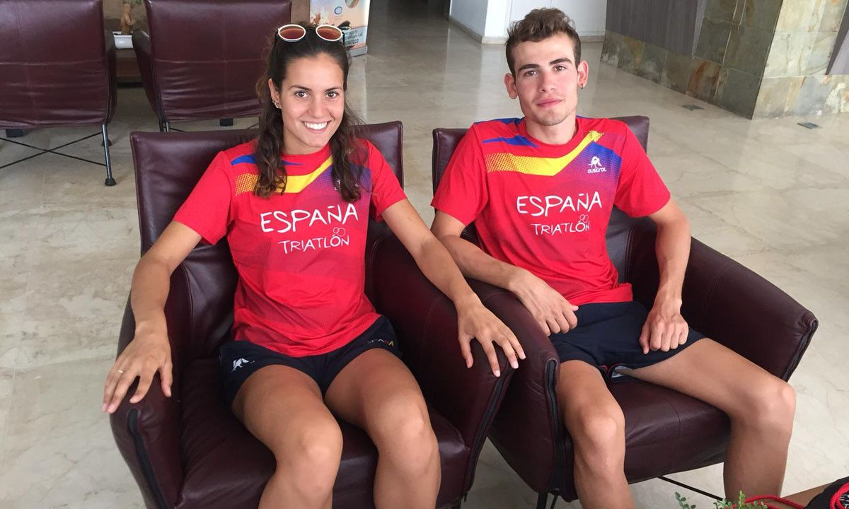 Carmen Gómez Cortés, junto al también gallego Andrés Cendán