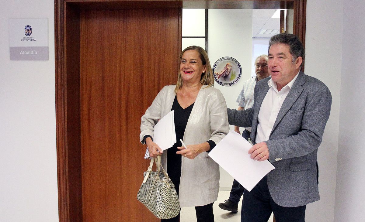 Miguel Anxo Fernández Lores e Carmela Silva no Concello de Pontevedra
