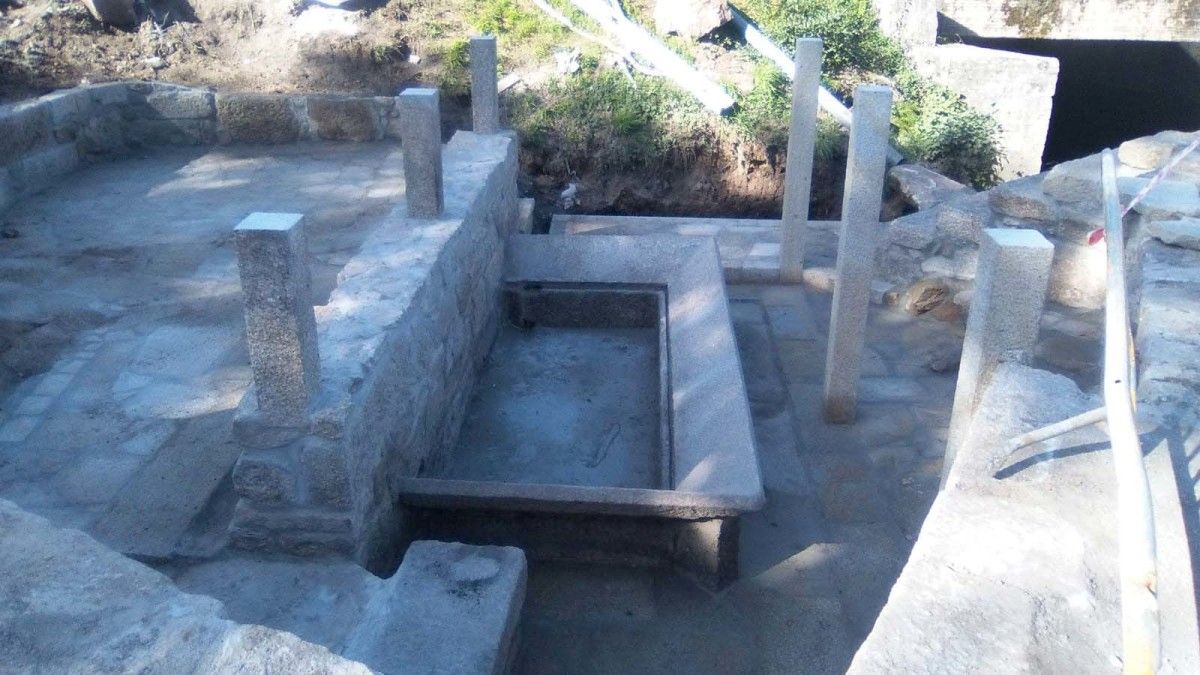 Obras no lavadoiro da Senra en Borela
