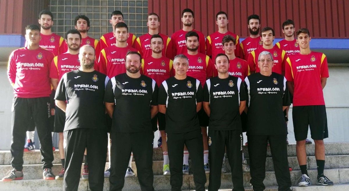 Selección Española Júnior de balonmán durante unha concentración