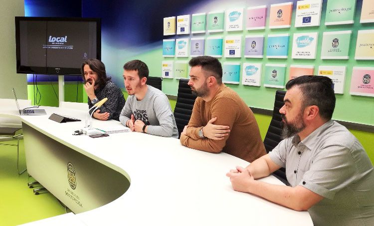 Alberto Oubiña e os responsables do Local de Música