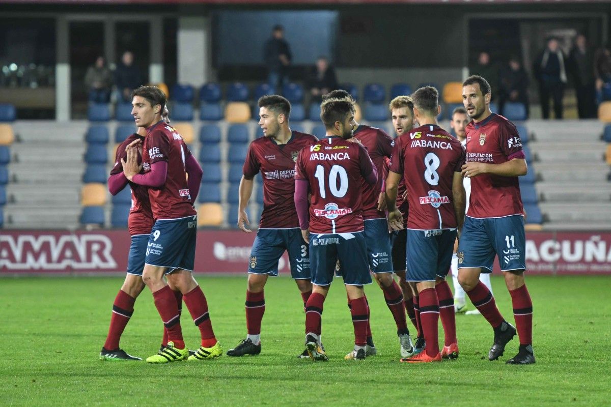 Partido entre Pontevedra e Salamanca CF en Pasarón
