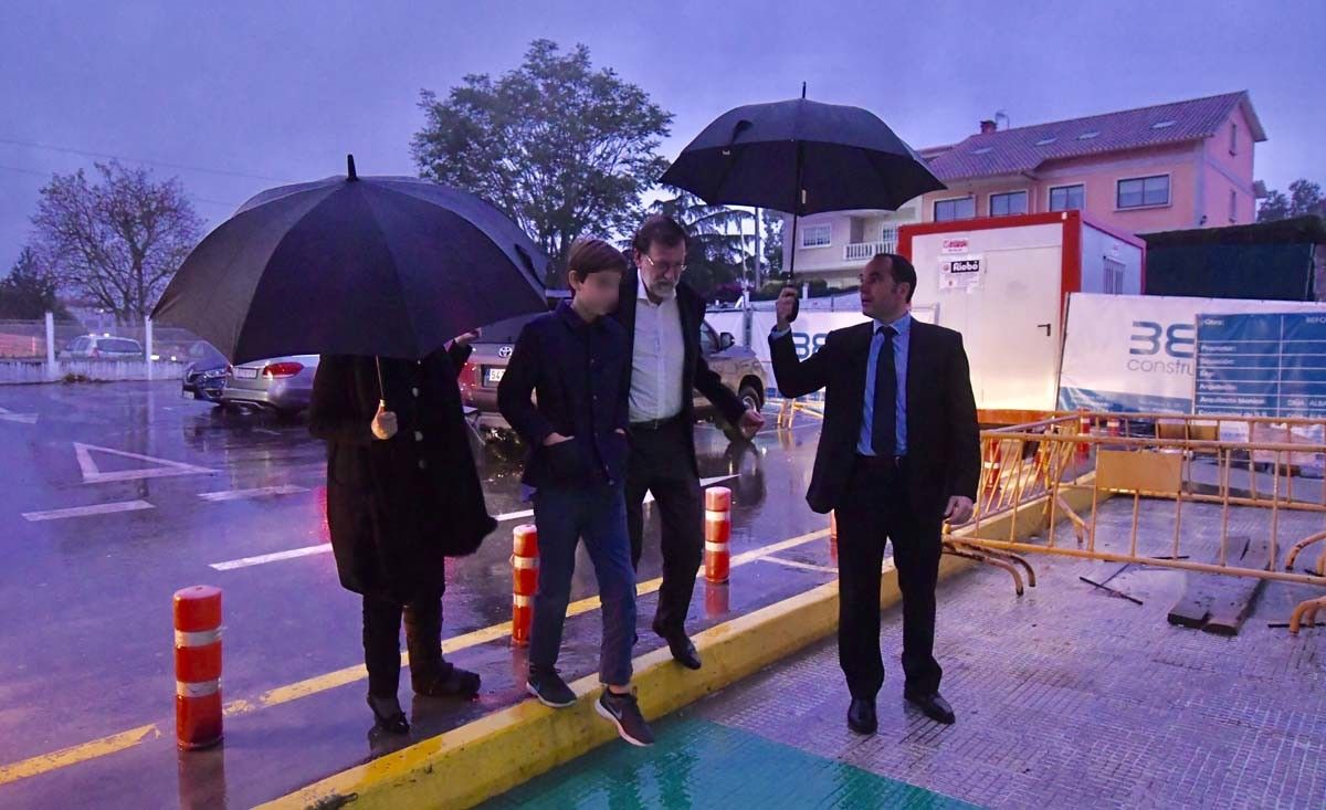 Llegada de Mariano Rajoy al tanatorio de San Mauro para despedir a su padre