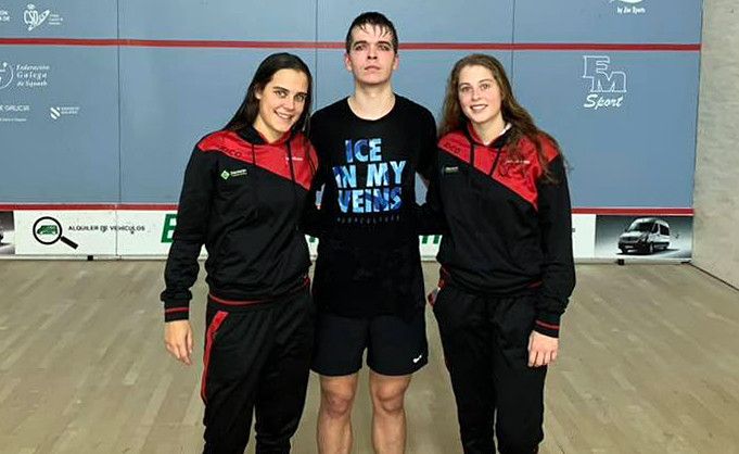 Marta Domínguez, Pablo Quintana e María Domínguez na Copa de España Sub-19 de Squash
