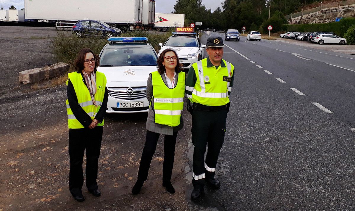 Paula Yubero, Maica Larriba y Leovigildo Villares, en la carretera N-550