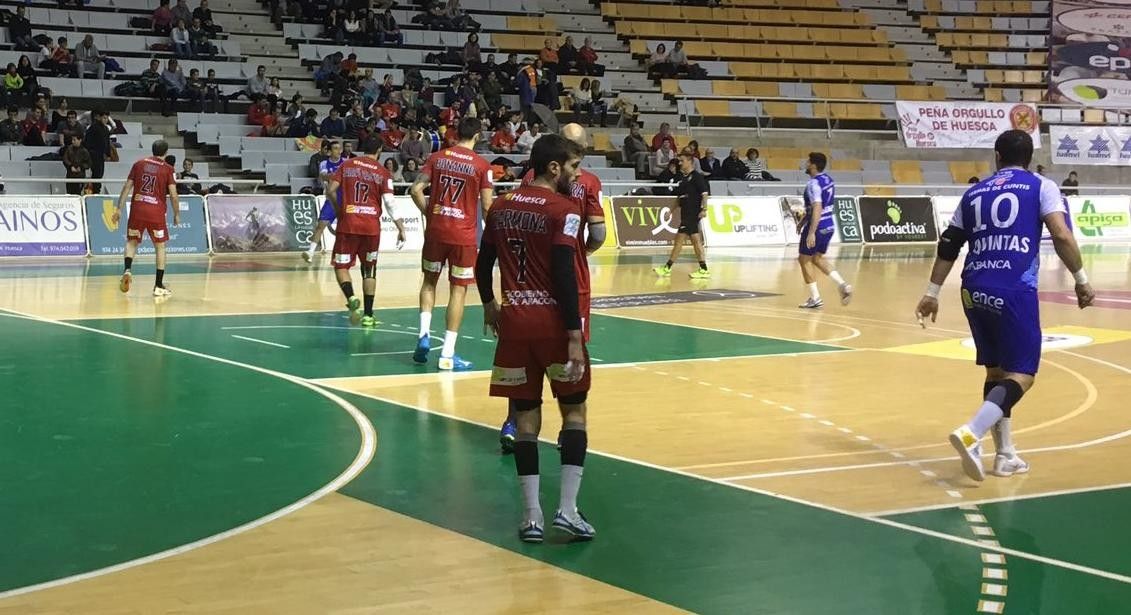 Partido entre Bada Huesca y Condes de Albarei Teucro en el Palacio de los Deportes de Huesca