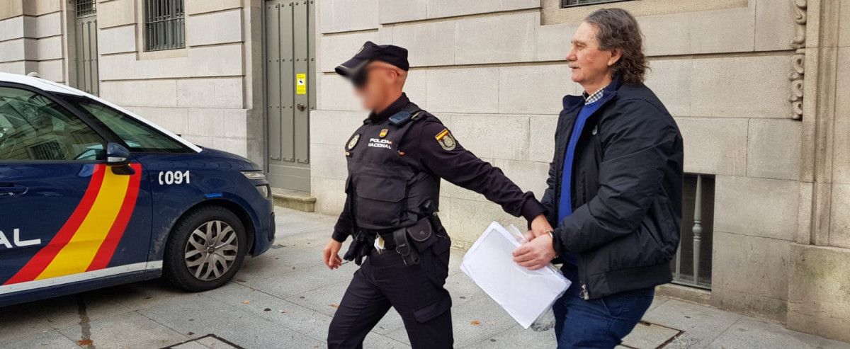 Sito Miñanco á saída da Audiencia de Pontevedra
