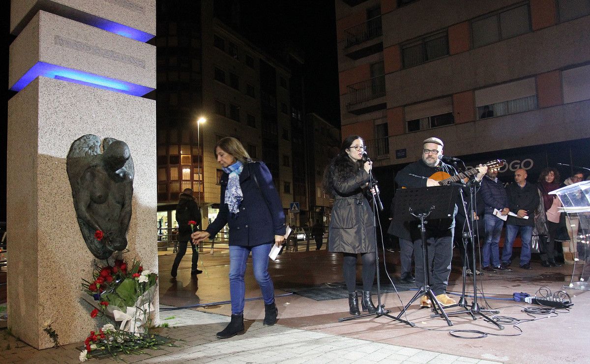 Homenaje a los fusilados el 12 de noviembre de 1936 y a las víctimas del fascismo