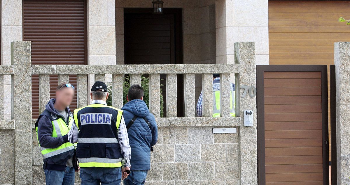 Operativo antidroga da Policía Nacional na avenida de Bos Aires