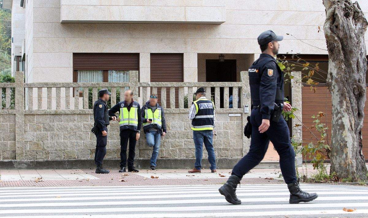 Operativo antidroga de los GRECO de la Policía Nacional en la avenida de Bos Aires
