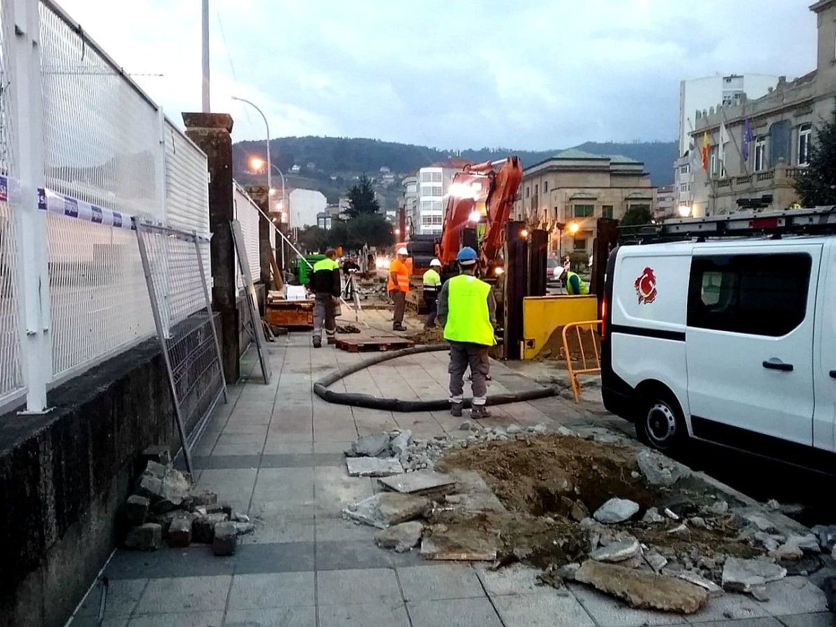 Obras na avenida de Ourense, en Marín