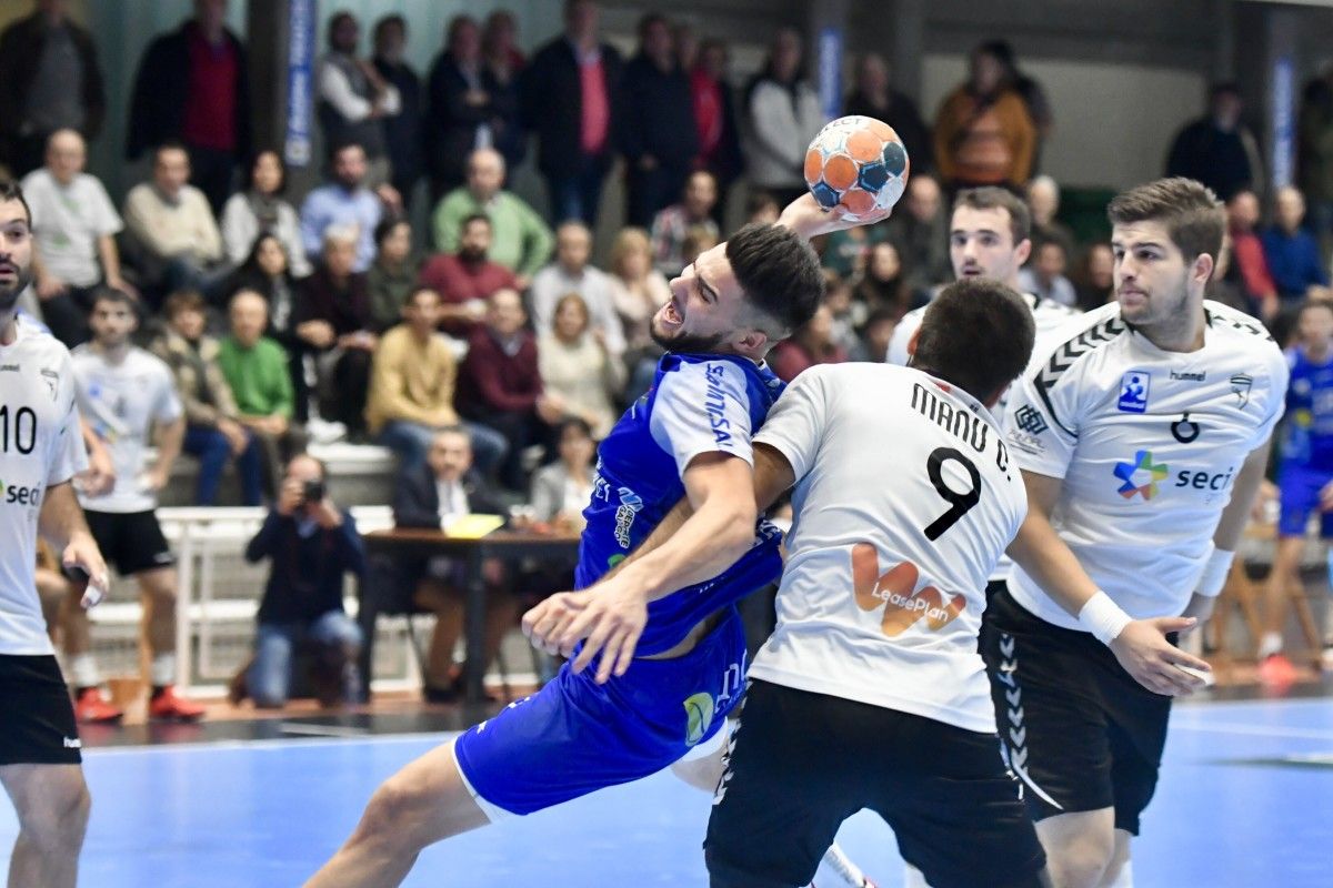 Natan Suárez, en el partido entre Teucro y Alcobendas en el Municipal