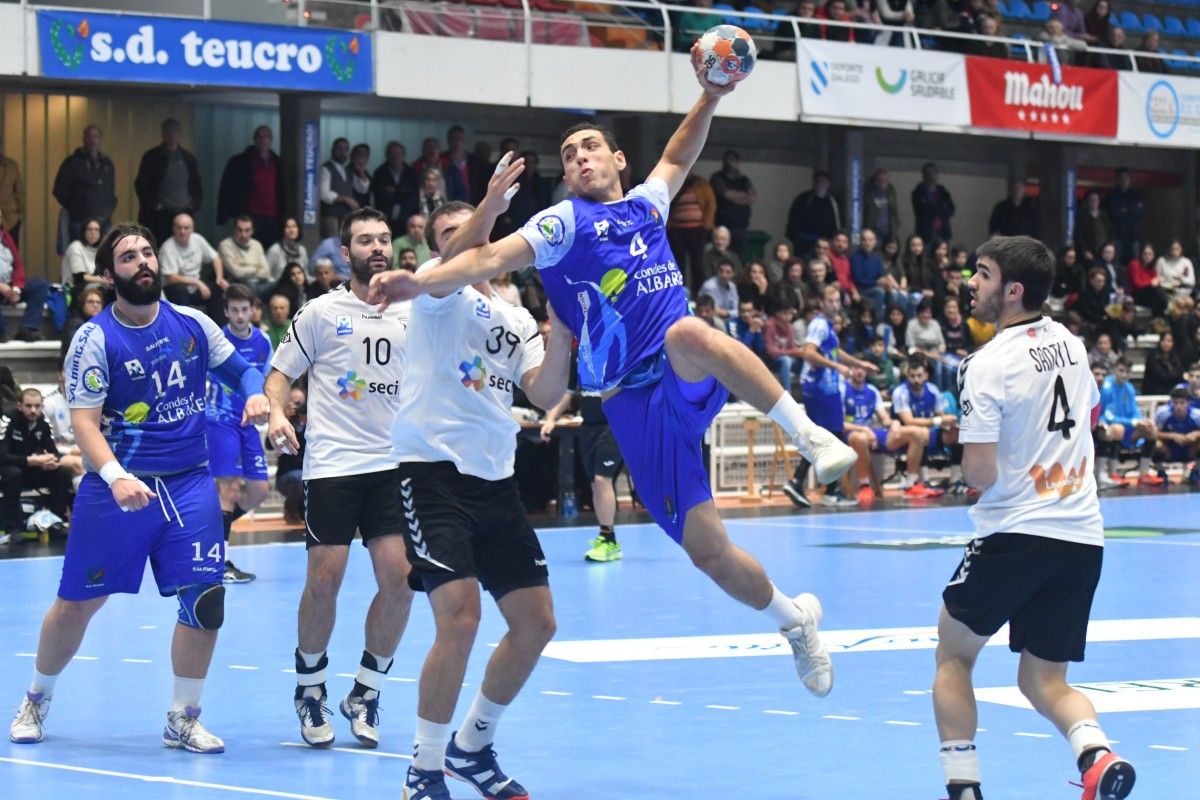 Partido entre Teucro y Alcobendas en el Municipal