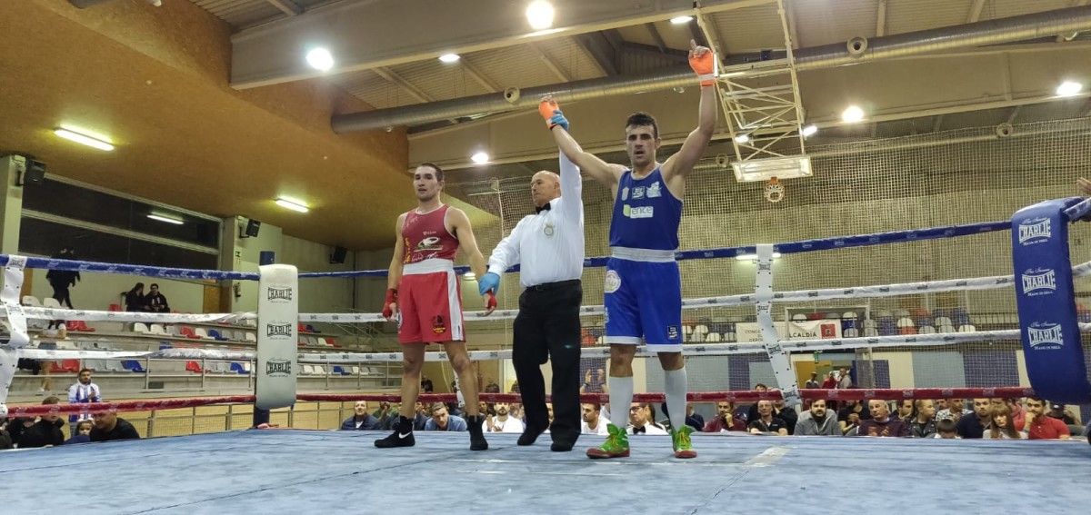 Aarón González tras vencer na semifinal do Torneo WBC Amateur 
