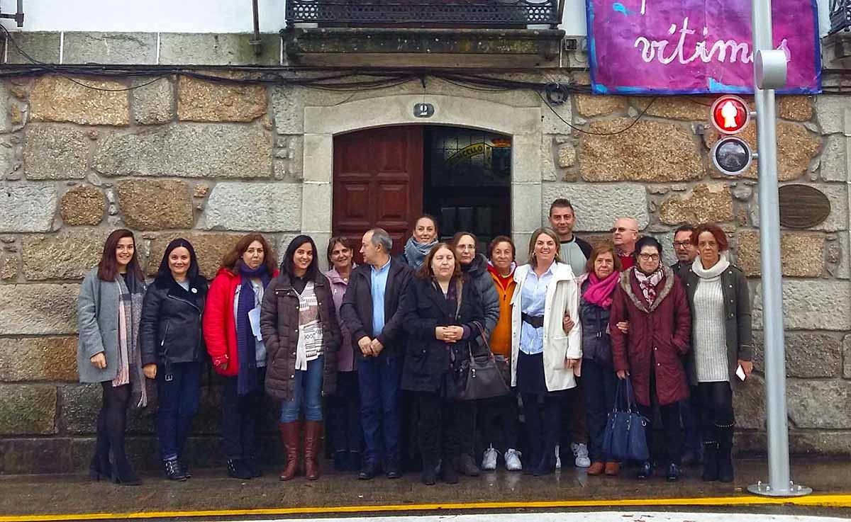 Concentración ante el Concello con motivo del 25-N