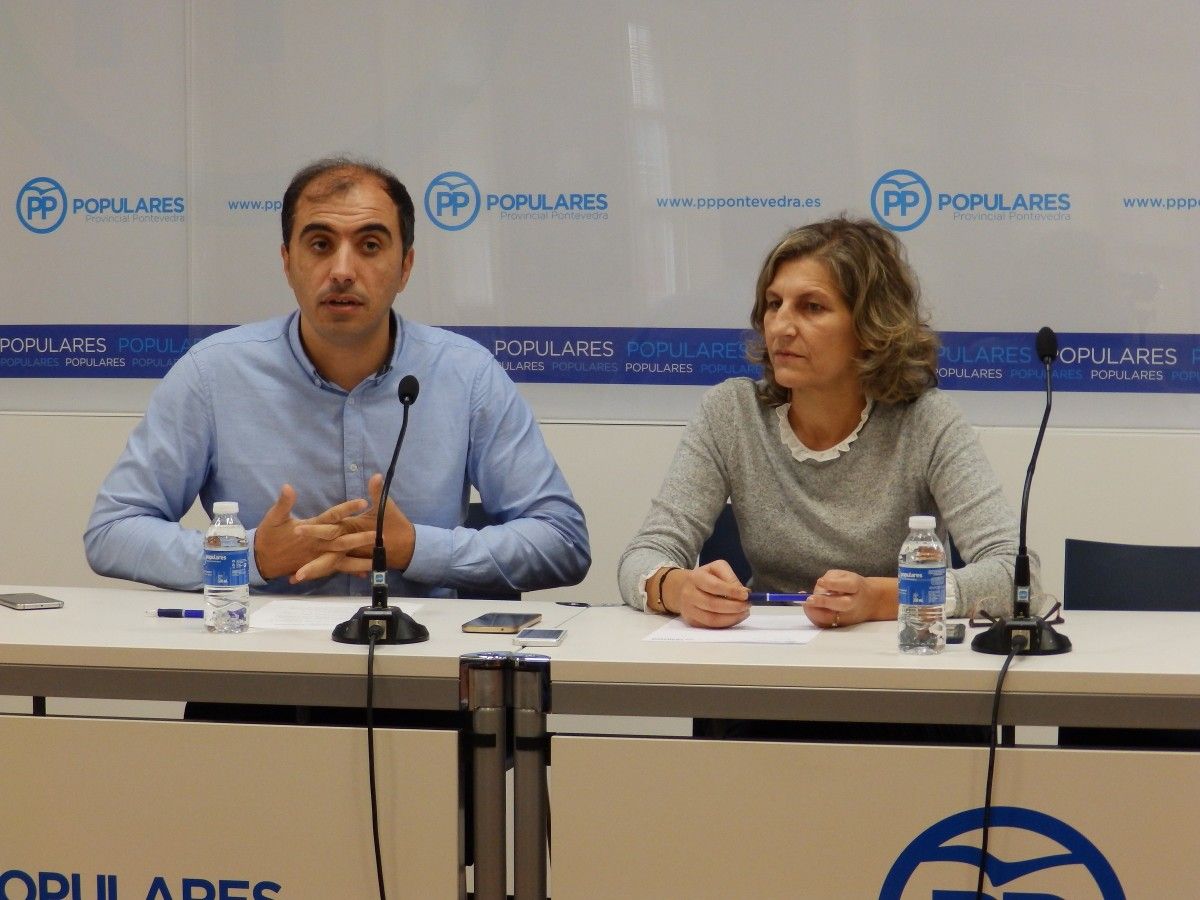 Os deputados populares Ángel Moldes e Belén Cachafeiro 