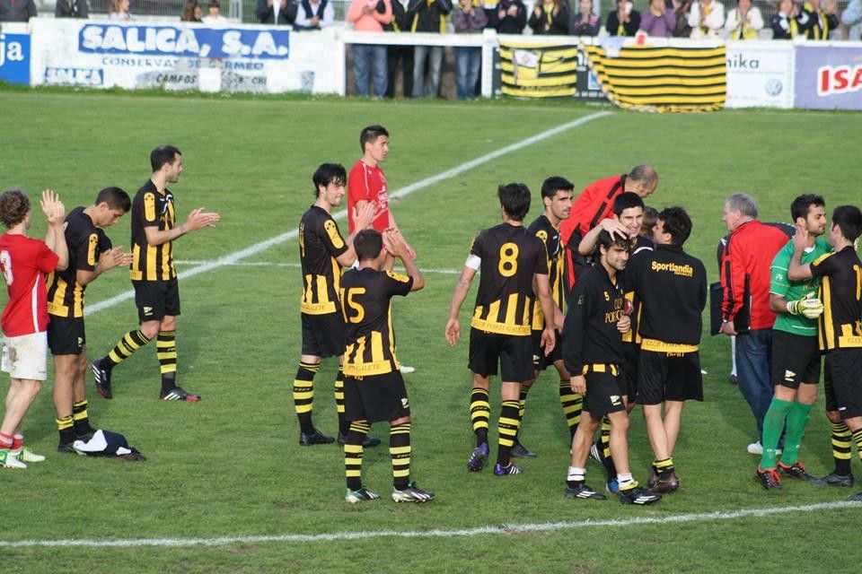 Xogadores do Portugalete ao finalizar un partido da presente tempada