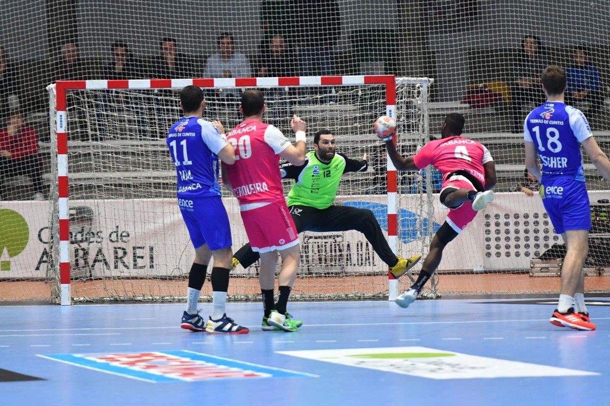 Partido entre Teucro y Cangas en el Municipal