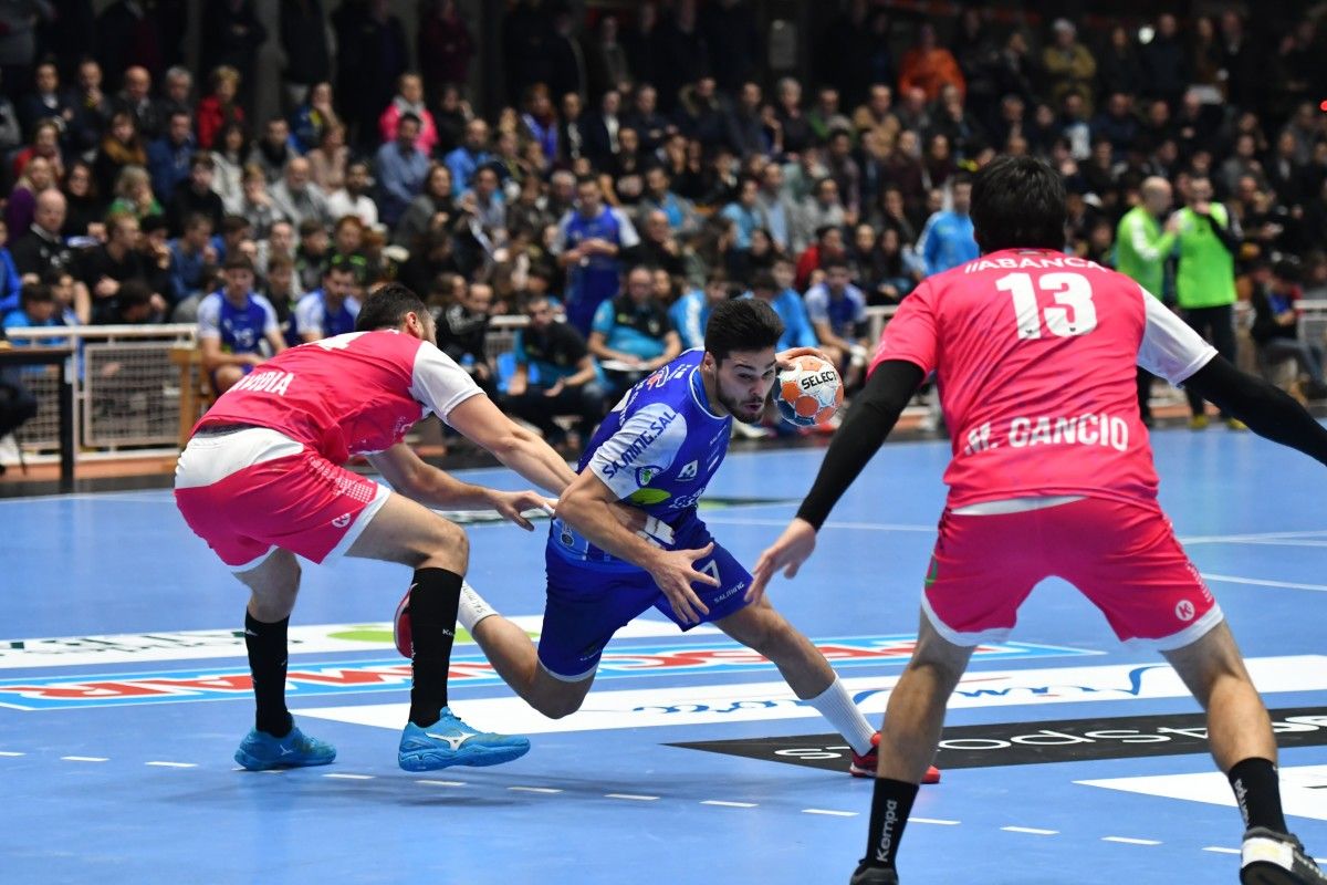 Partido entre Teucro y Cangas en el Municipal