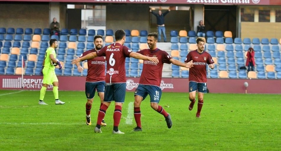 Partido entre Pontevedra e Unión Adarve en Pasarón