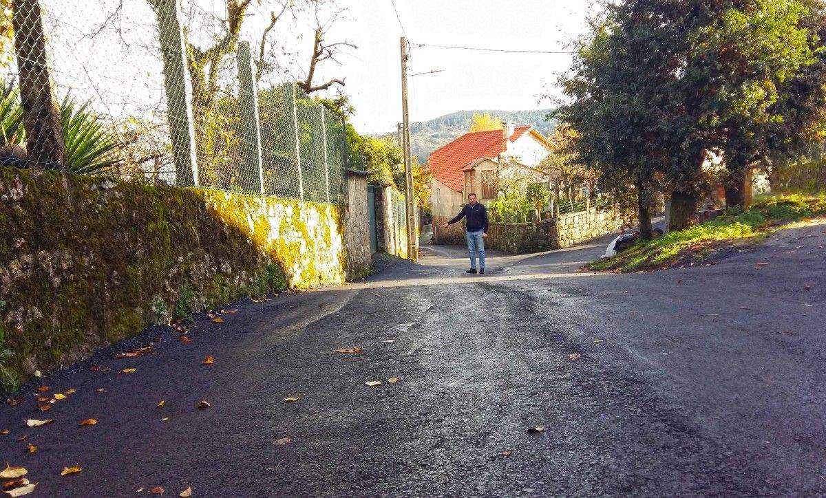 Visita ao remate do asfaltado en Fondós