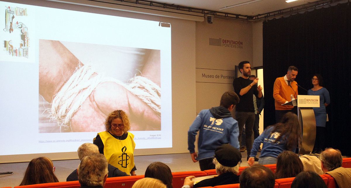 Homenaje de Aministía Internacional Pontevedra a la Declaración Universal de los Derechos Humanos