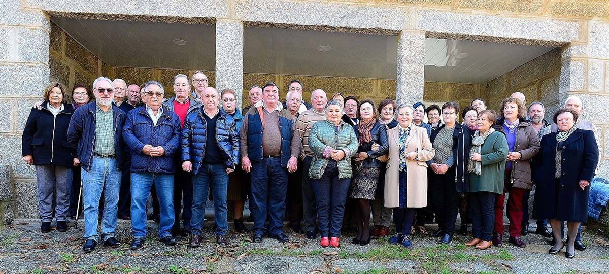 Antiguos alumnos de la escuela de Barro