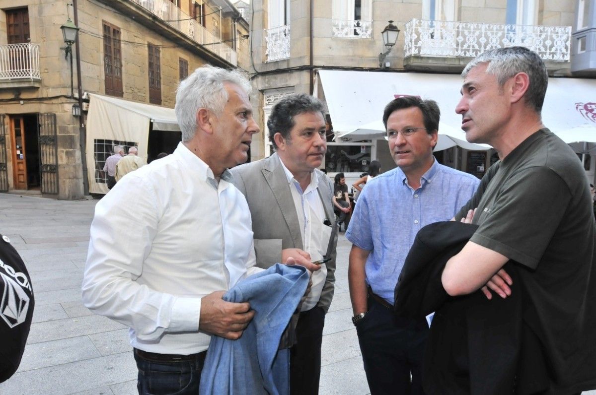 Luciano Sobral e Miguel Anxo Fernández Lores no acto do BNG no Teatro Principal na campaña de eleccións europeas