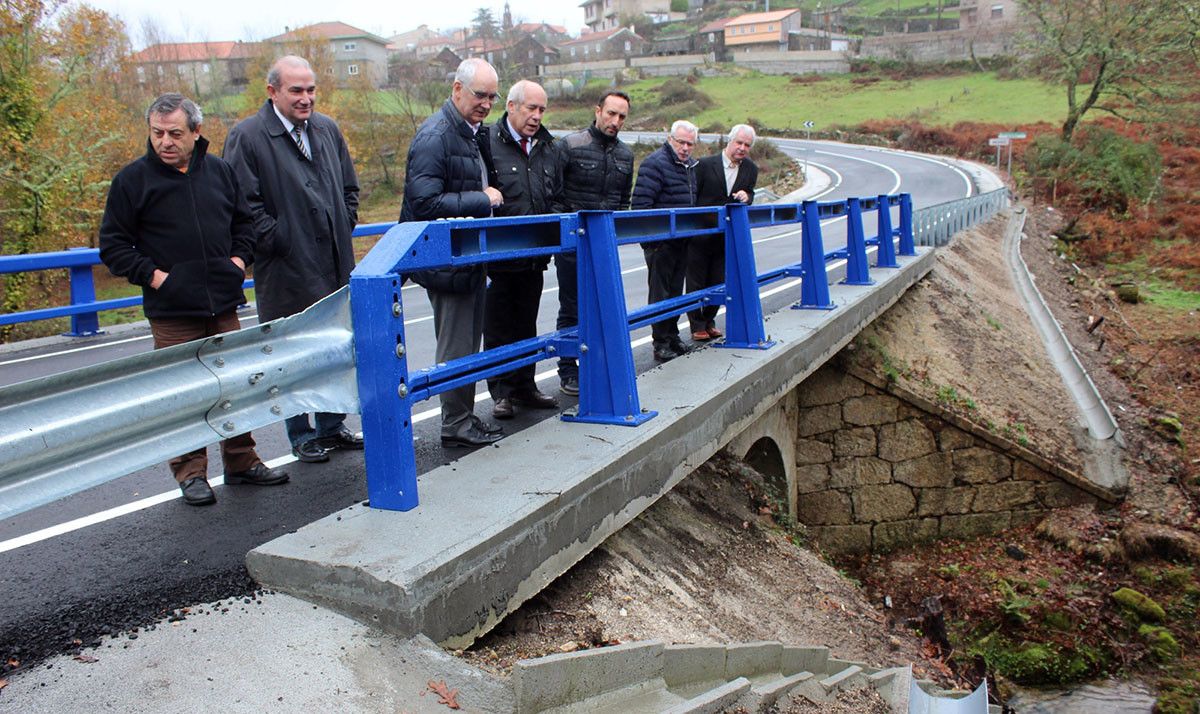 Visita á estrada PO-235, entre Antas e Seixido