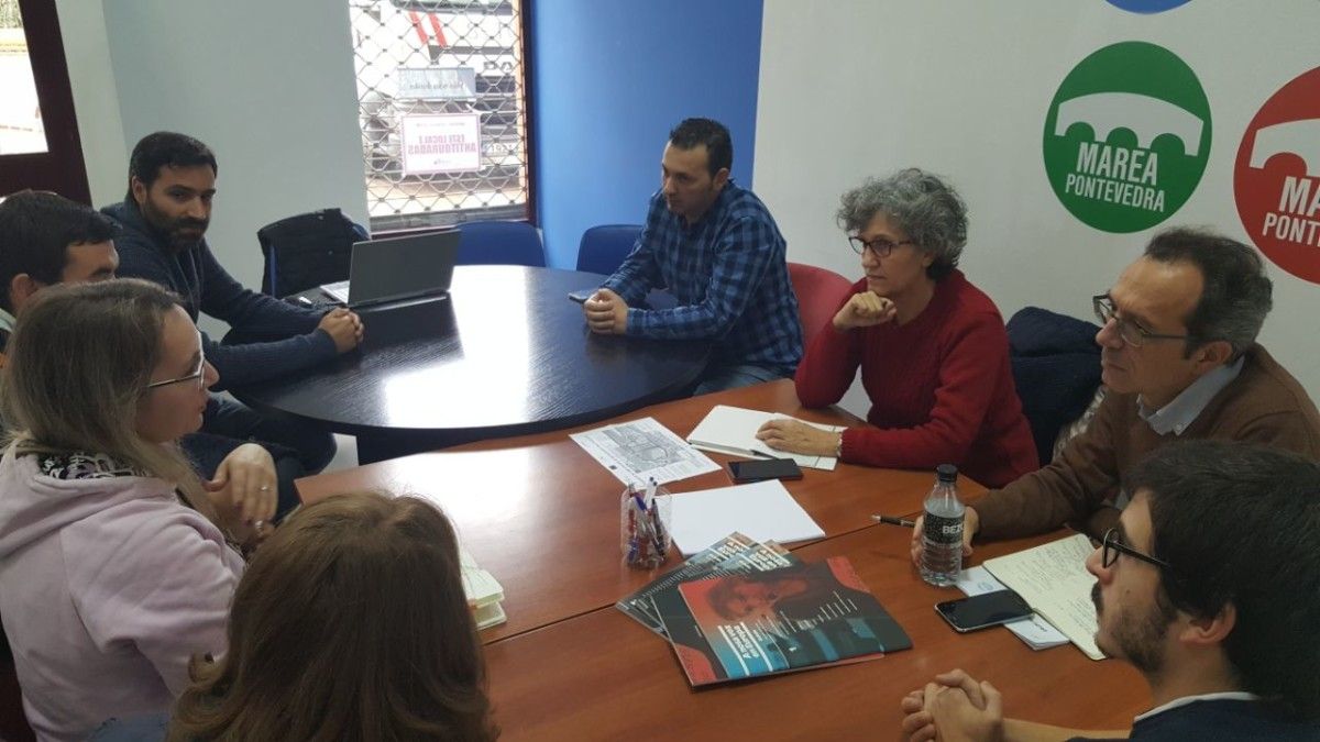 Reunión de Lidia Senra con la Plataforma No A la Ampliación de la EDAR de Os Praceres