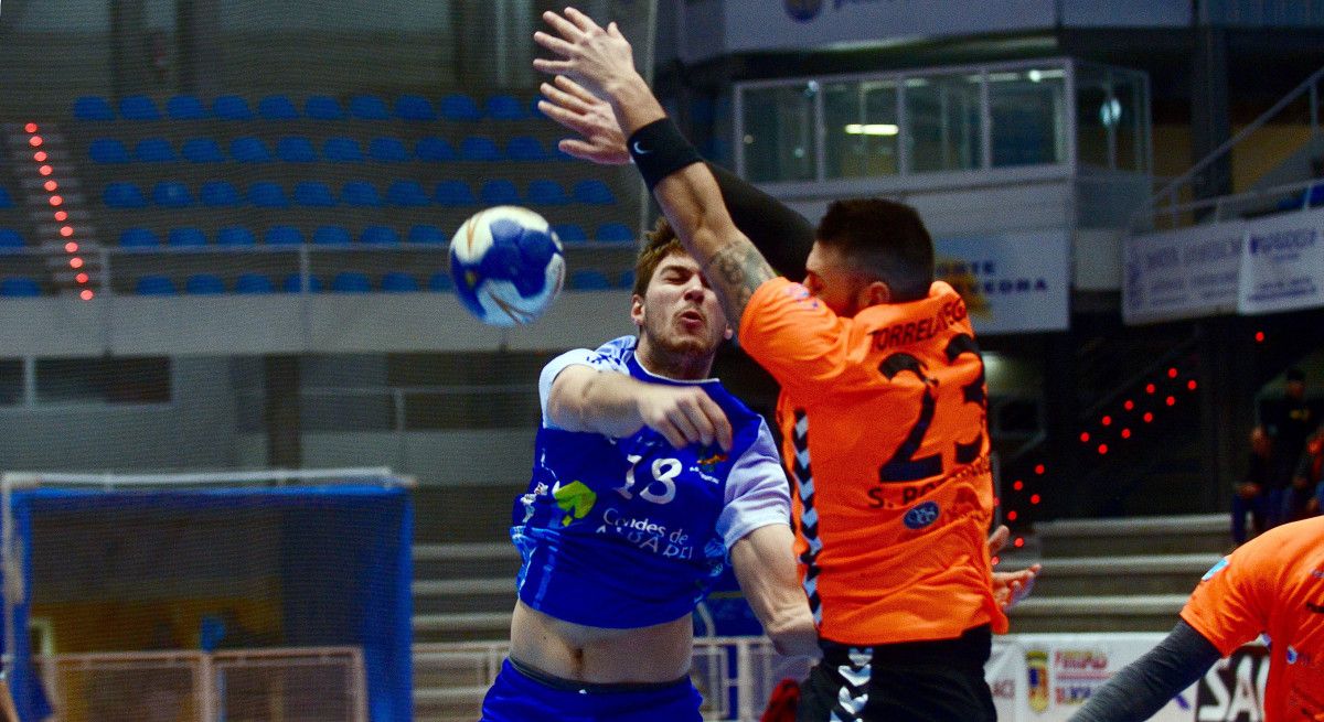 Guillermo Fischer, no partido de Copa entre Teucro e Torrelavega