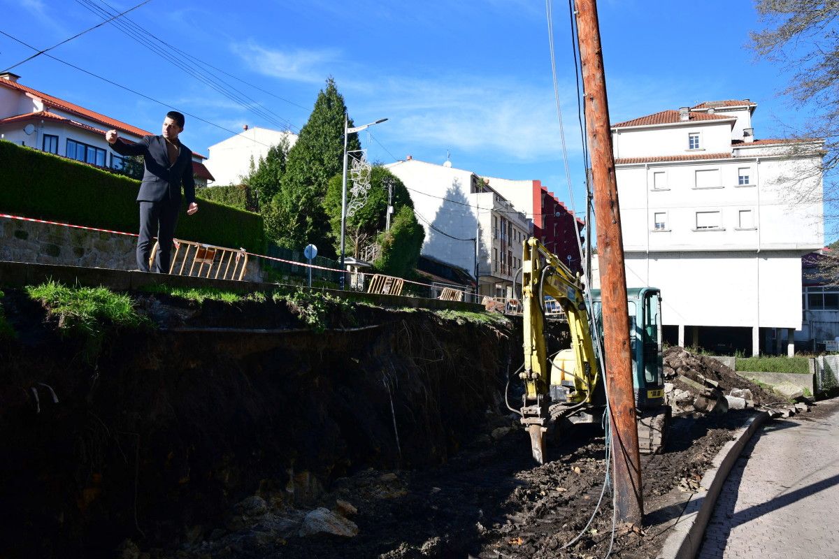 Obra de retranqueo dun muro no paseo do río Verdugo